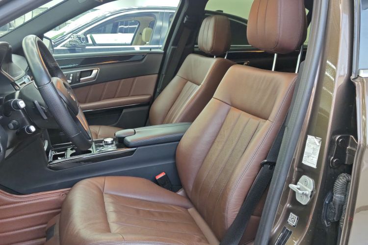 奔驰E级 2014款 改款 E 300 L 运动型中控内饰7002