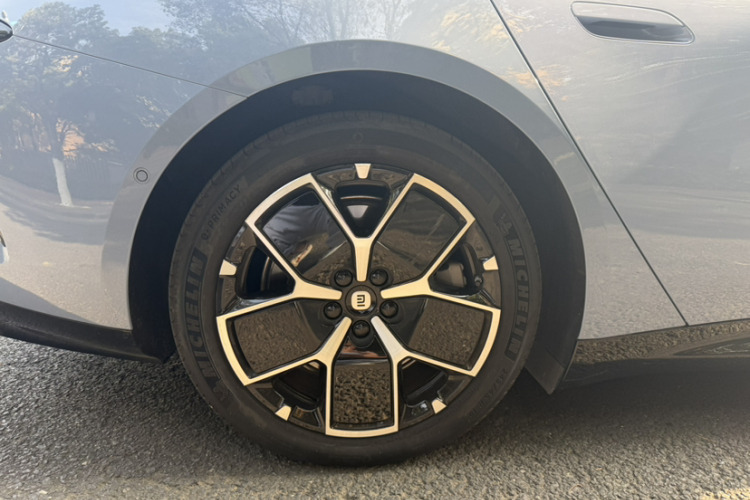 小米汽车 小米SU7 2024款 后驱超长续航高阶智驾Pro版局部细节9001