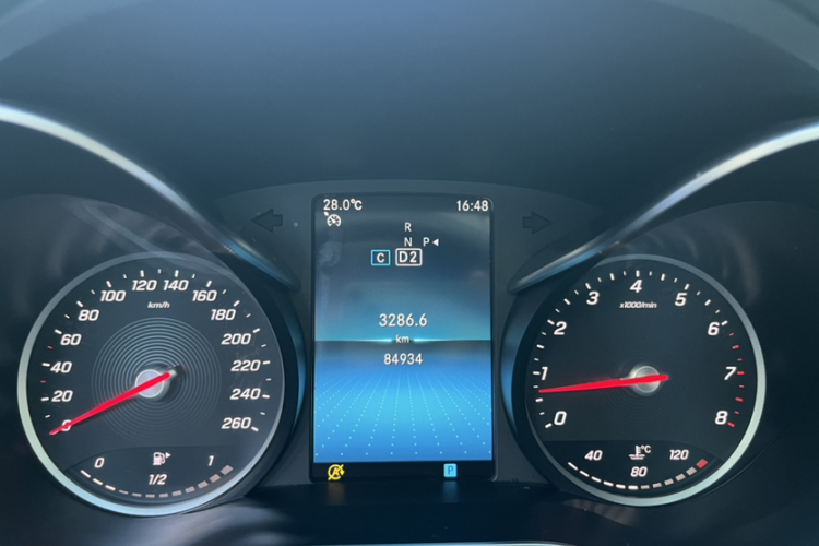 奔驰C级 2019款 C 180 L 时尚型运动版中控内饰15