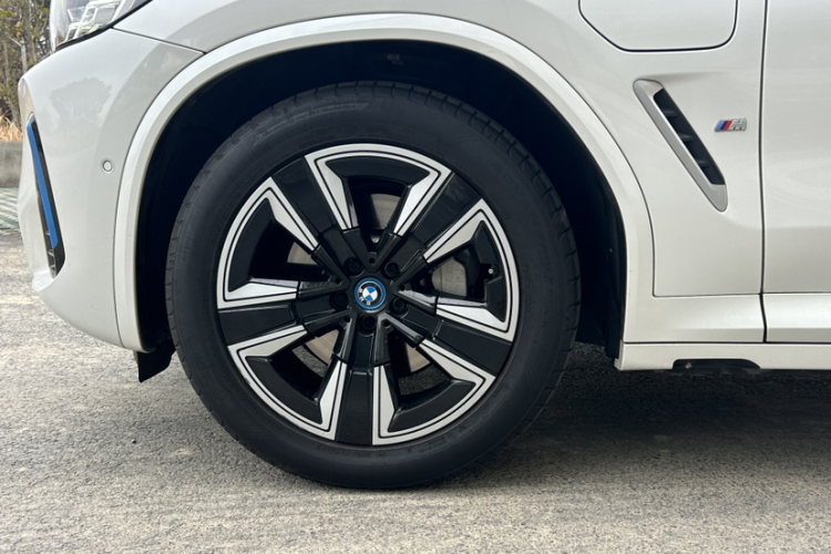 宝马iX3 2022款 领先型车身外观6008