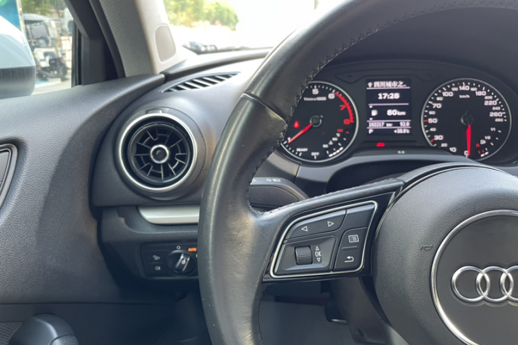 奥迪A3 2019款 Sportback 35 TFSI 进取型 国V中控内饰7009