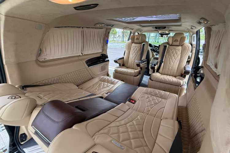 奔驰V级 2018款 V 260 L 尊贵加长版 国VI中控内饰7005