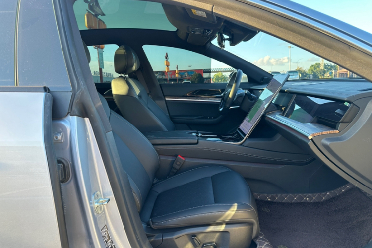 哪吒汽车 哪吒S 2023款 纯电 520km 后驱版中控内饰7009