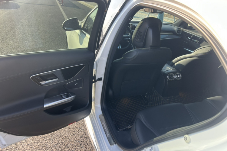 奔驰C级 2023款 C 260 L 运动版中控内饰7009