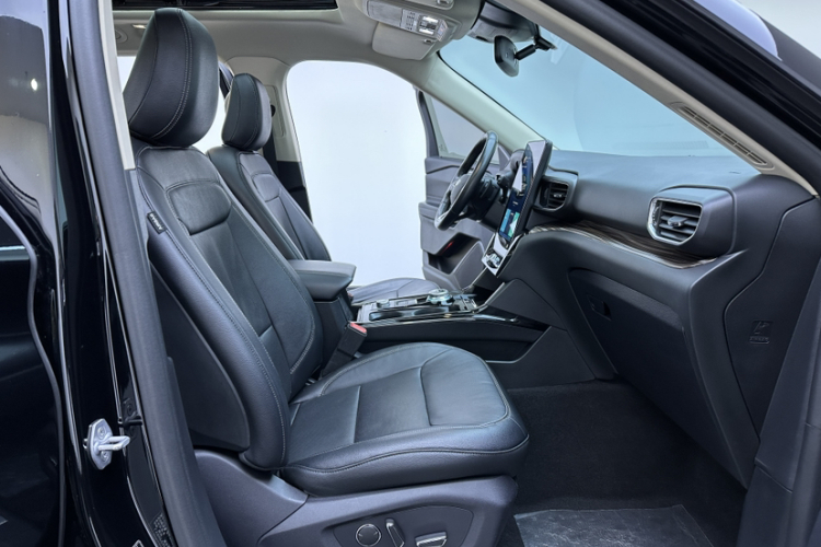 福特 探险者 2020款 EcoBoost 285 四驱钛金版 7座中控内饰7004
