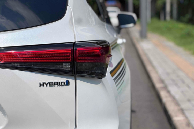 丰田 汉兰达 2022款 双擎 2.5L 四驱尊贵版 7座车身外观6008