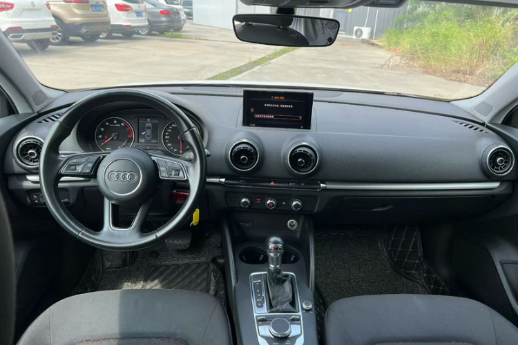 奥迪A3 2018款 30周年年型 Limousine 35 TFSI 进取型中控内饰7004