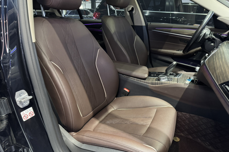 宝马5系 2021款 改款 530Li 领先型 豪华套装中控内饰7010