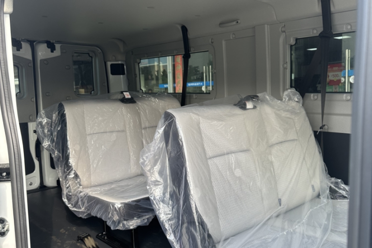 SRM鑫源新能源E3L 2025款 宁德41.86Kwh 305KM 实用型客车中控内饰7005