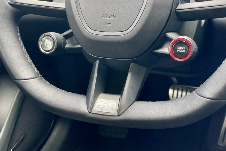 小米汽车 小米SU7 2024款 四驱Max创始版中控内饰7002