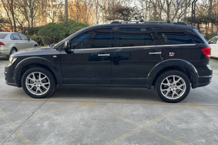 道奇 酷威 2015款 2.0TD 四驱尊尚版车身外观6005