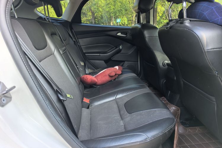 福特 福克斯 2012款 两厢 2.0L 自动豪华运动型中控内饰7002