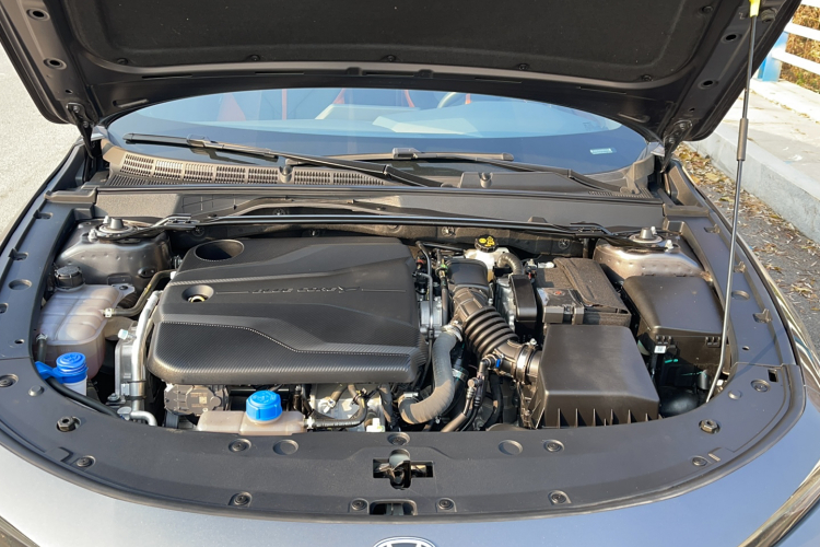 长安UNI-V 2024款 1.5T 尊贵运动型局部细节24