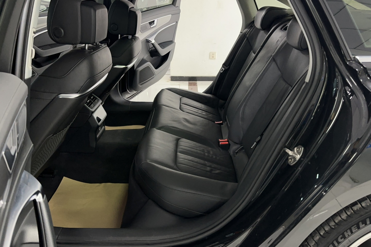 奥迪A6L 2019款 45 TFSI quattro 臻选致雅型中控内饰7001