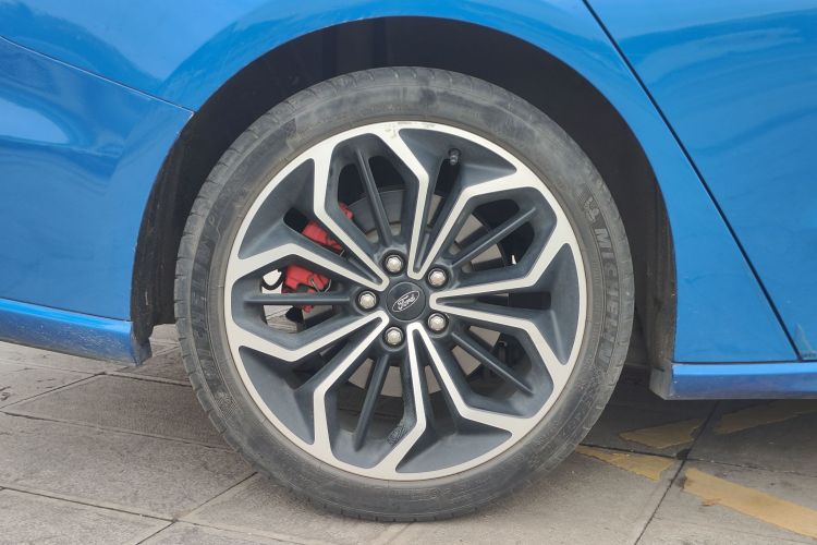 福特 福克斯 2021款 三厢 EcoBoost 180 自动ST Line车身外观6009