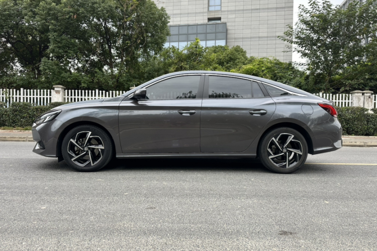 名爵 MG5 2021款 300TGI DCT青奢旗舰版车身外观6010