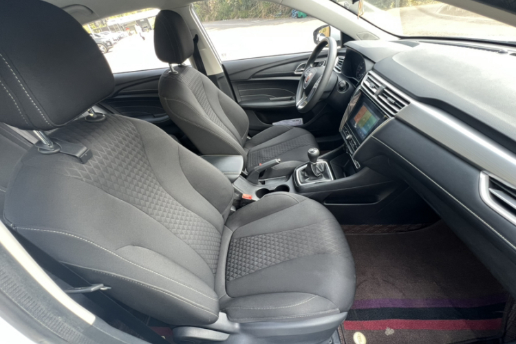 荣威i5 2020款 1.5L 手动4G互联领豪版中控内饰7004