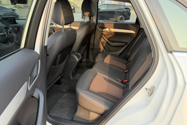 奥迪Q3 2017款 30 TFSI 时尚型中控内饰7001