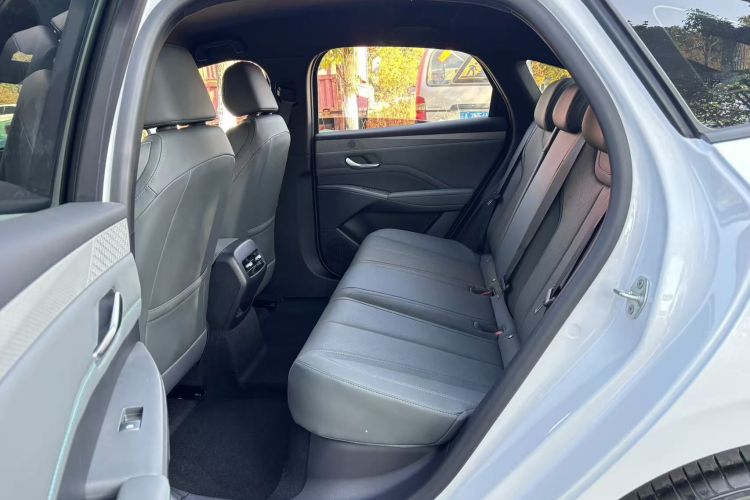 比亚迪 秦PLUS 2025款 DM-i 智驾版 55KM领先型中控内饰7007