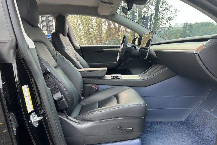 特斯拉 Model Y 2022款 后轮驱动版中控内饰7010