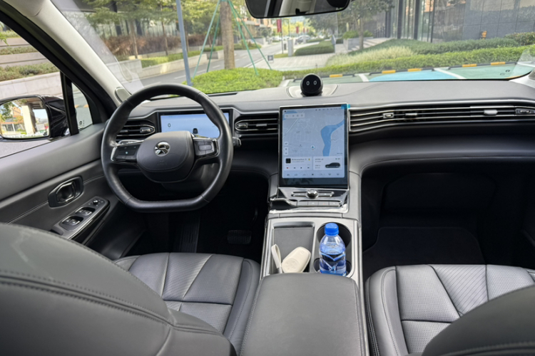 蔚来ES8 2020款 415KM 签名版 六座版中控内饰7003