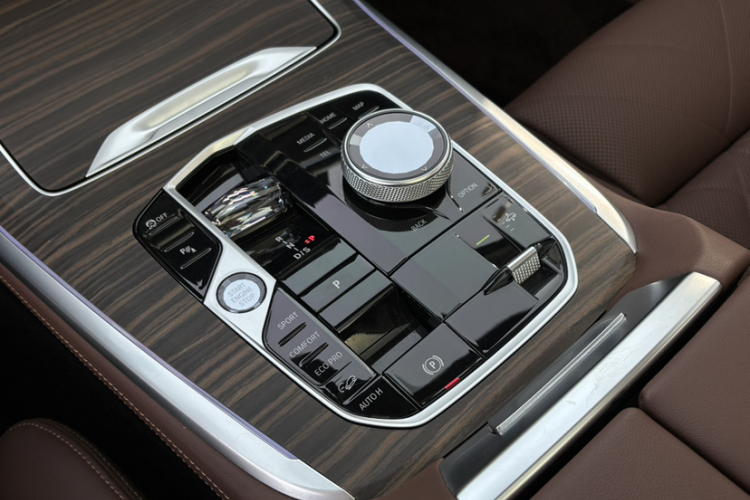 宝马X7 2023款 xDrive40i 领先型豪华套装中控内饰7006