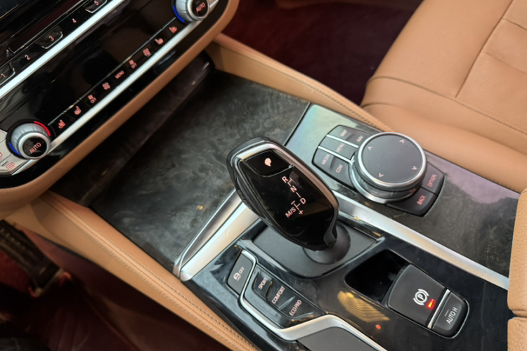 宝马5系 2019款 530Li 领先型 M运动套装局部细节18