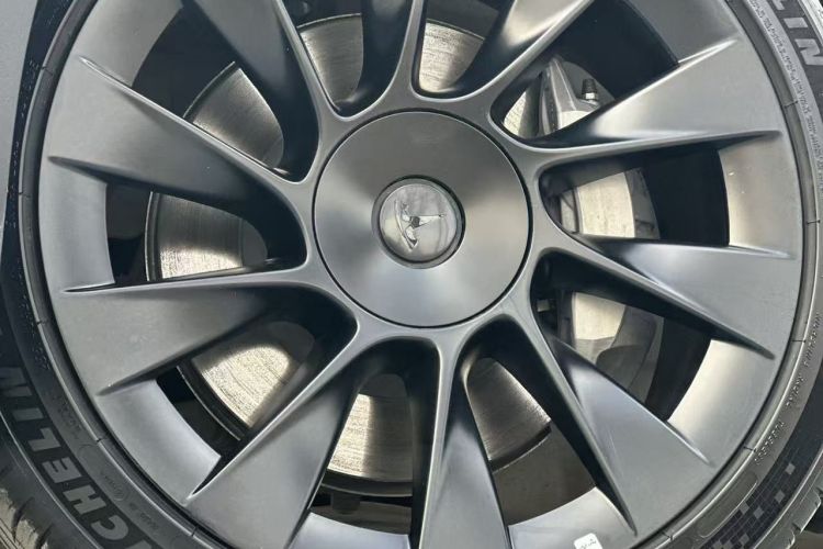 特斯拉 Model Y 2022款 后轮驱动版车身外观6008