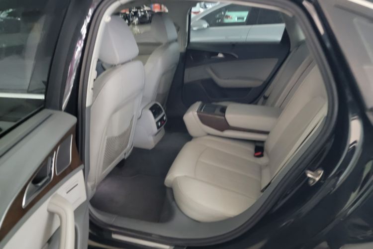 奥迪A6L 2015款 35 FSI quattro 技术型中控内饰7006