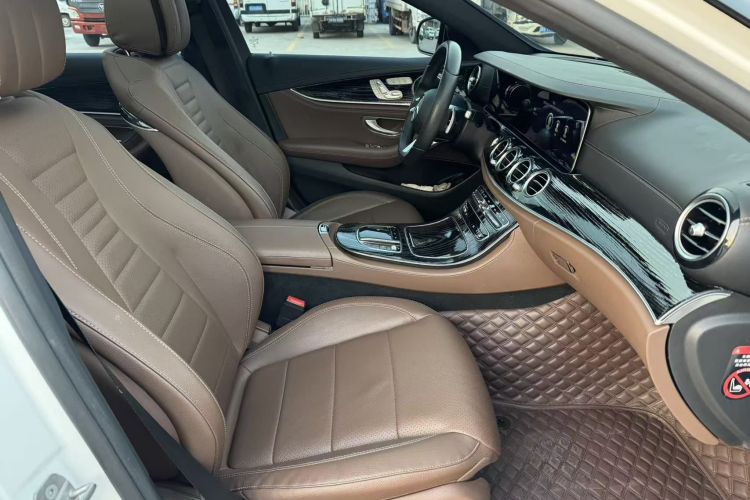 奔驰E级 2021款 改款 E 300 L 运动时尚型中控内饰7001