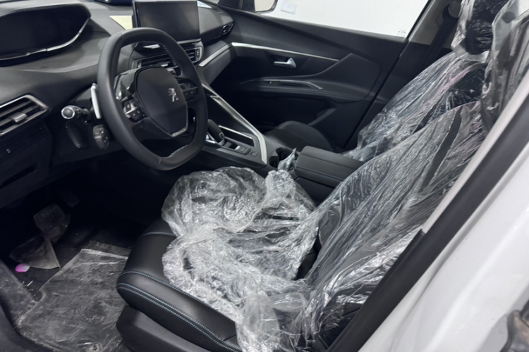 标致5008 2021款 360THP 5座实力版中控内饰7002