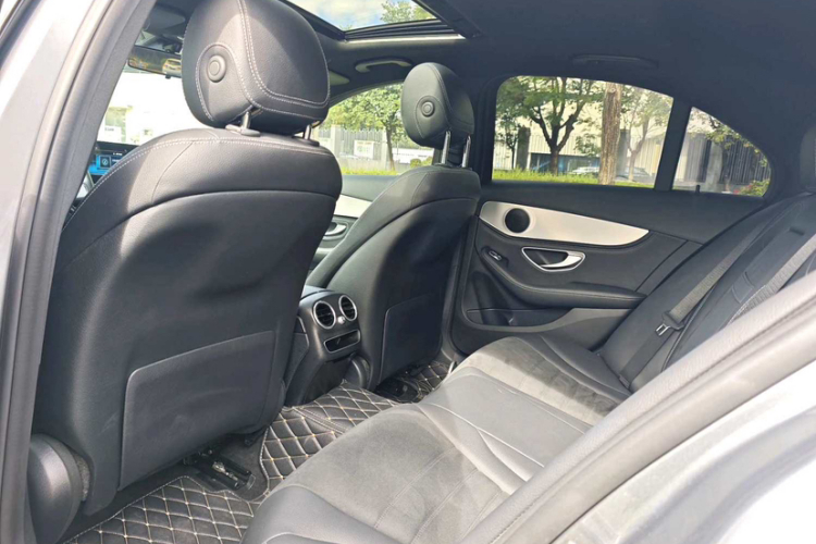 奔驰C级 2020款 C 260 运动版中控内饰7002