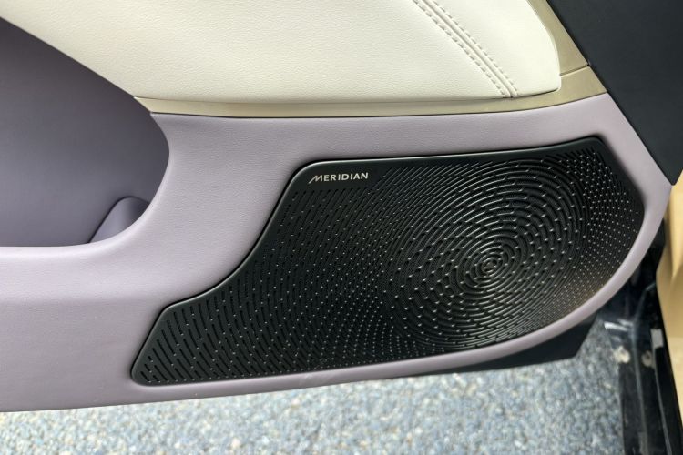 阿维塔11 2024款 700 三激光四驱推荐版中控内饰7004