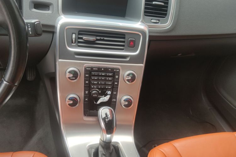 沃尔沃S60 2015款 S60L 2.0T 智行版中控内饰7003