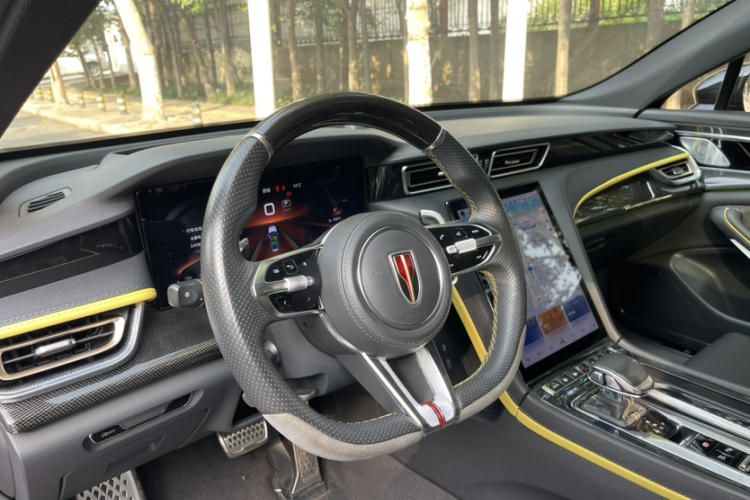 红旗H6 2023款 2.0T 致臻版中控内饰7004