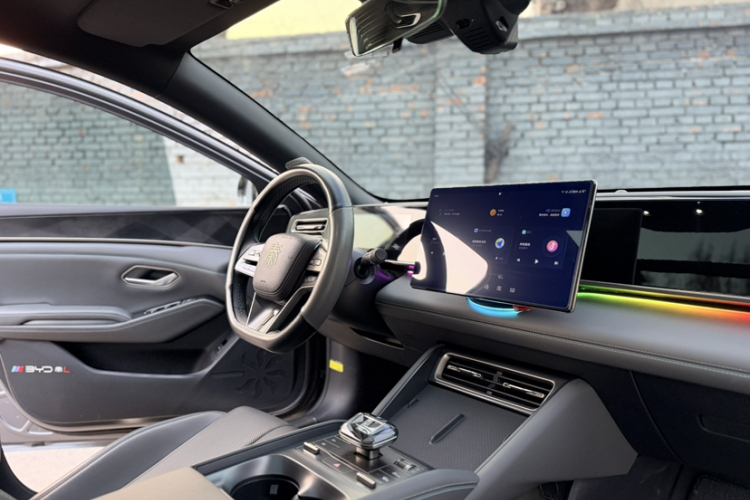 比亚迪 秦L 2024款 DM-i 120KM领先型中控内饰7004