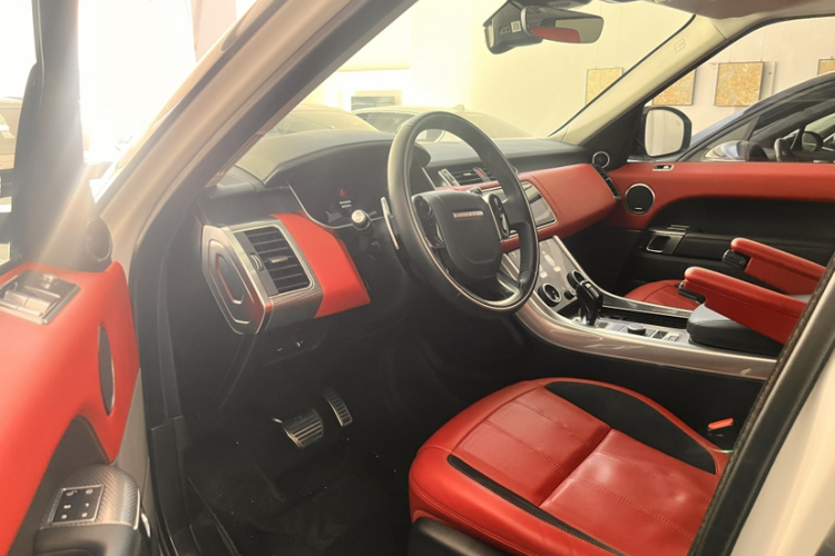 路虎 揽胜运动版 2019款 3.0 L6 HSE DYNAMIC中控内饰7002