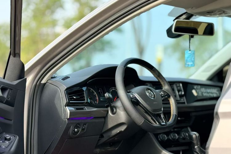 大众 宝来 2019款 改款 1.5L 自动精英型 国V中控内饰7001