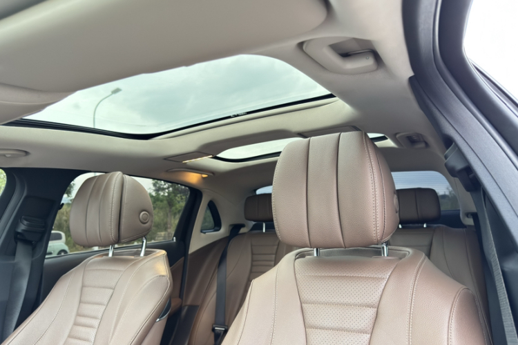 奔驰E级 2017款 E 300 L 运动豪华型局部细节22