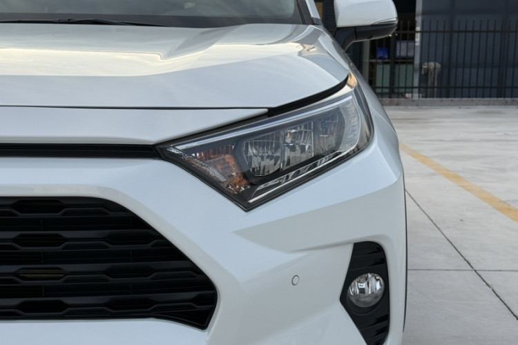 丰田 RAV4荣放 2020款 双擎  2.5L E-CVT两驱精英版车身外观6003