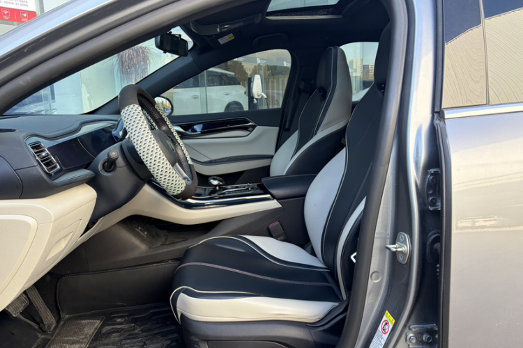 比亚迪 秦PLUS 2021款 DM-i 55KM 旗舰型局部细节19