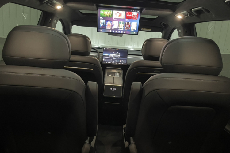 乐道L90 2025款 Max 六座版中控内饰7012