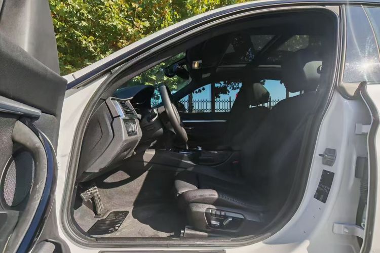 宝马3系GT 2019款 320i M运动套装中控内饰7002