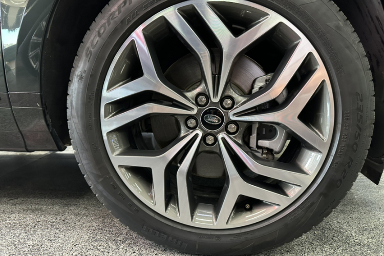 路虎 揽胜极光 2021款 极光L 249PS R-Dynamic First edition 首发版局部细节9004