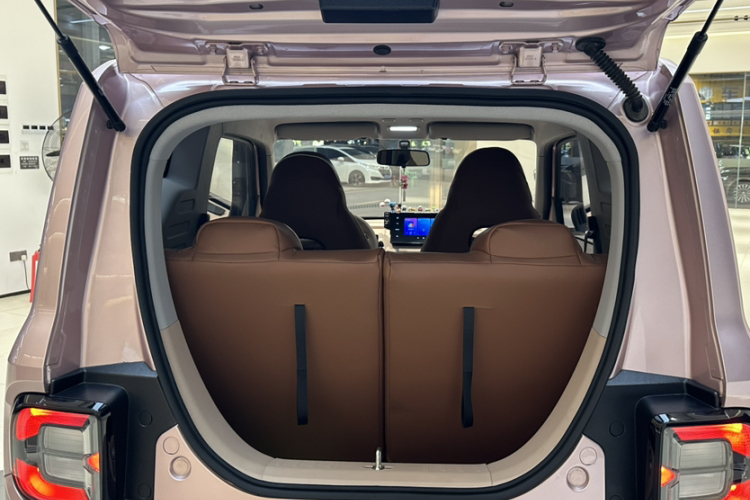 吉利银河 2024款 熊猫mini 200km 耐力熊中控内饰7003