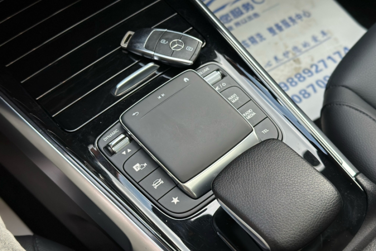 奔驰GLB 2023款 改款 GLB 200 时尚型中控内饰7015