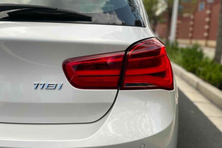 宝马1系(进口) 2016款 118i 领先型车身外观6007
