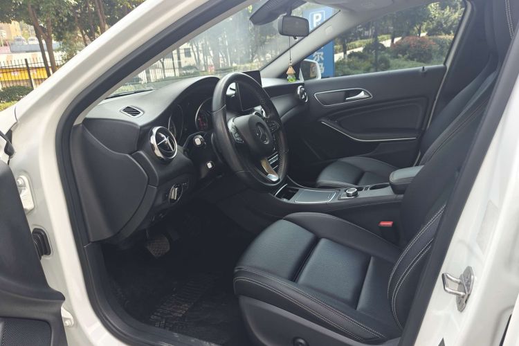 奔驰GLA 2018款 GLA 200 动感型中控内饰7010