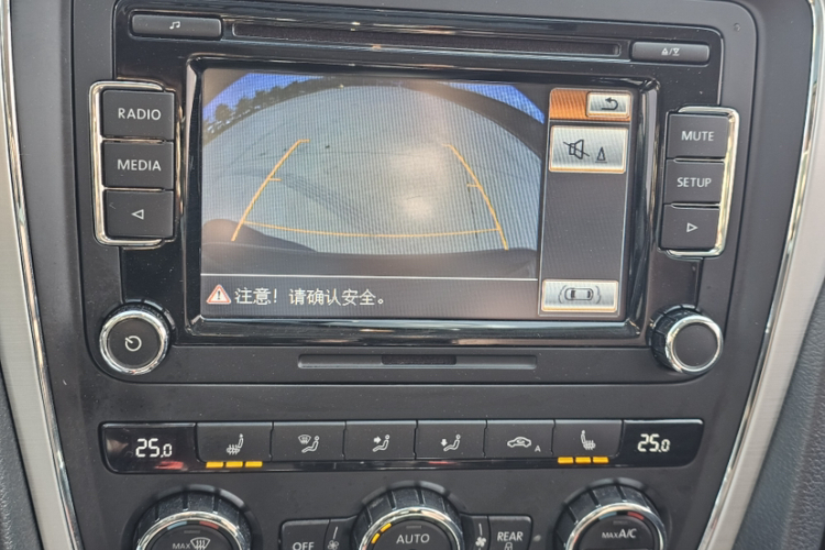 大众 帕萨特 2015款 1.8TSI DSG御尊版中控内饰7001