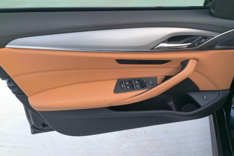 宝马5系(进口) 2018款 525i M运动套装中控内饰7007